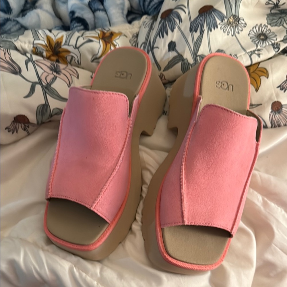 UGG Pink Tan Mules Modern Slip-On Design